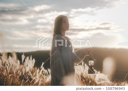 A woman who travels alone A woman who travels alone 108796943