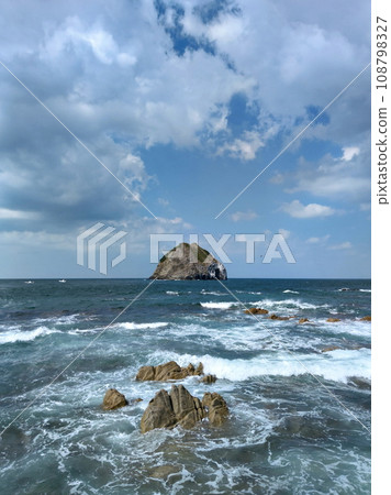 Genkai Sea, a small island on the offshore cliff, rocks, sea and sky 108798327