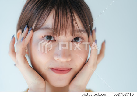 Short hair woman beauty image 108798710