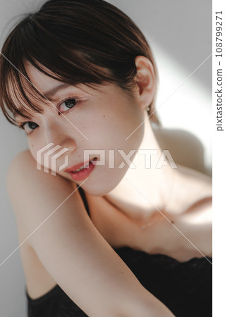 short hair woman beauty short hair woman beauty 108799271