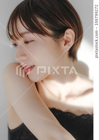 short hair woman beauty short hair woman beauty 108799272