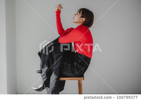 Female fashion portrait Female fashion portrait 108799377