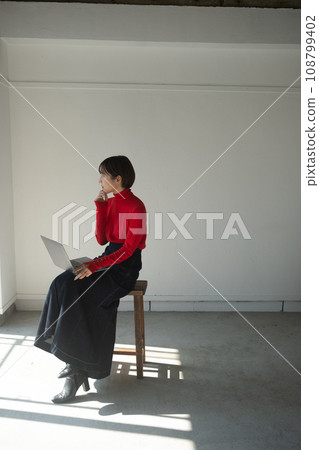 Female fashion portrait Female fashion portrait 108799402