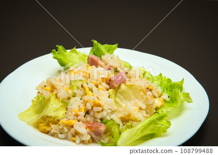 Fried rice with fresh lettuce made from leftover rice 108799488