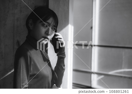 Smartphone: A woman using a mobile phone Smartphone: A woman using a mobile phone 108801261