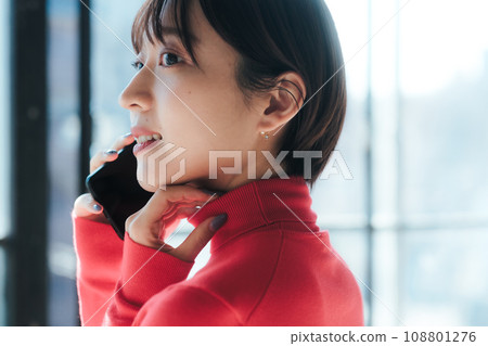 Smartphone: A woman using a mobile phone Smartphone: A woman using a mobile phone 108801276