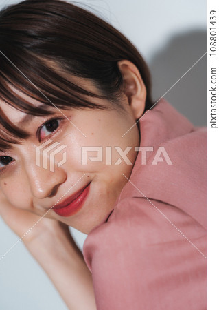 工作室年輕女性時裝模特 108801439
