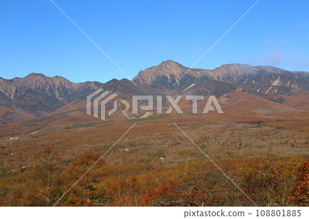 從平澤嶺(野部山高原)出發的八岳【長野縣南牧村/八岳草圖線】 從平澤嶺(野部山高原)出發的八岳【長野縣南牧村/八岳草圖線】 108801885