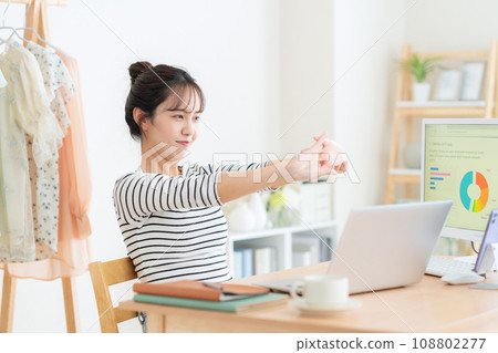 A young woman working from the living room during telework 108802277