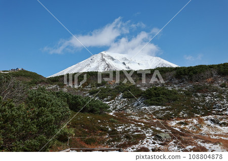 Asahidake first snow in Daisetsuzan National Park (Hokkaido) 108804878