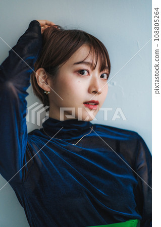 20歲女人短髮美女圖片 20歲女人短髮美女圖片 108805264