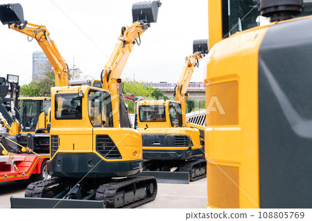 Fleet of yellow construction machines 108805769