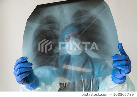 Woman doctor looking at x-ray of lungs 108805789