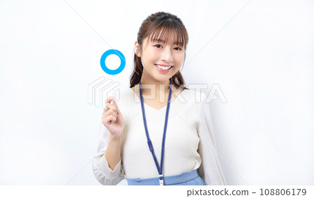 Image of a casual female office worker holding a malplate 108806179