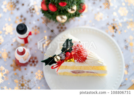 cut christmas cake cake 108806731