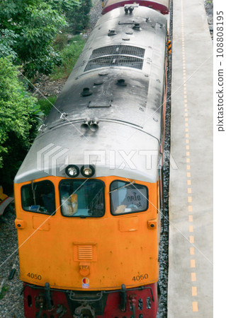 station, train station, tie 108808195