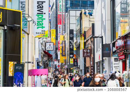 Myeong-dong, Seoul *partially soft focus 108808567