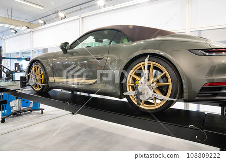 Car in car service. 108809222