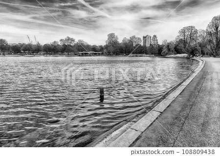 The Serpentine, recreational lake in Hyde Park, London, England, UK The Serpentine, recreational lake in Hyde Park, London, England, UK 108809438