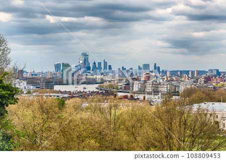 Panoramic view from the Royal Observatory in Greenwich, London, UK 108809453
