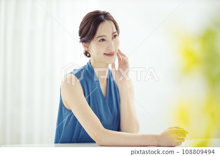 Beauty of a woman in her 30s with beautiful skin 108809494