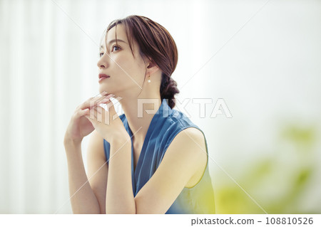 Beauty of a woman in her 30s with beautiful skin 108810526