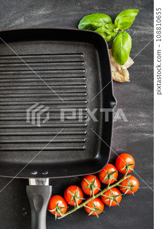 Cast iron griddle 108810655