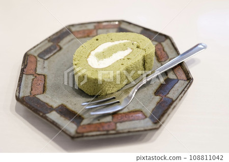 Matcha roll cake Matcha roll cake 108811042