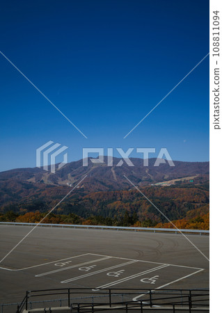 Beautiful Mt. Dainichi with vivid autumn leaves seen from Hirugano Plateau in November 108811094