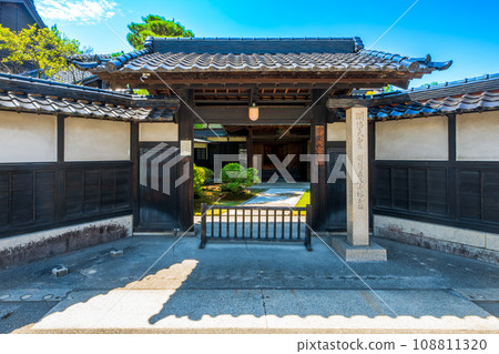 Toyama Prefecture, Toyama City, Kanaoka House 108811320