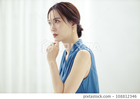 Beauty of a woman in her 30s with beautiful skin 108812346