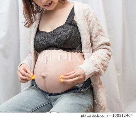 [Maternity image duck] 108812464