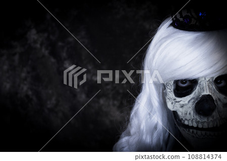 Woman dressed as dead halloween Woman dressed as dead halloween 108814374