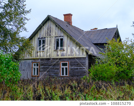 Abandoned old wooden country house in the countryside of Latvia 108815270