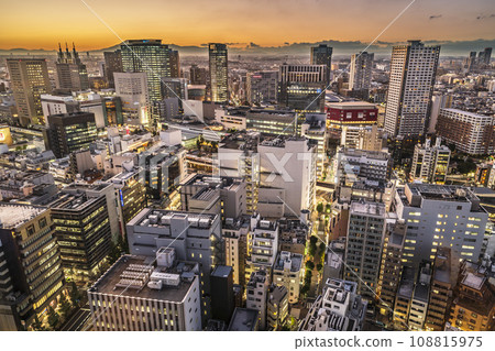 Urban sunset view in front of Kawasaki Station [Kanagawa Prefecture/Kawasaki City] 108815975