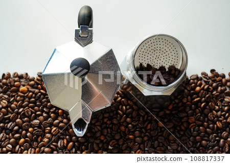 Italian-born espresso maker with the scent of coffee beans, aluminum machinetta (mocha) Italian-born espresso maker with the scent of coffee beans, aluminum machinetta (mocha) 108817337