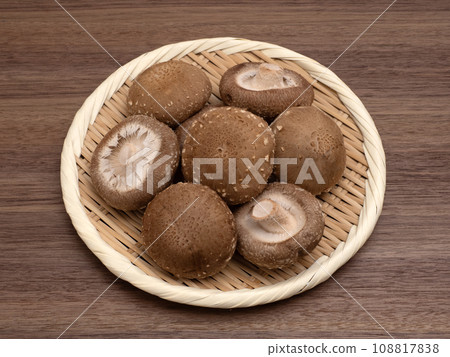 Raw shiitake mushroom Raw shiitake mushroom 108817838