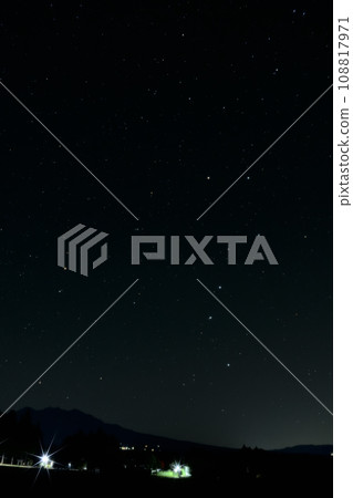 If you look up at the northern sky from Hakushu-cho, Hokuto City, you will see the Big Dipper pointing to the North Star. If you look up at the northern sky from Hakushu-cho, Hokuto City, you will see the Big Dipper pointing to the North Star. 108817971