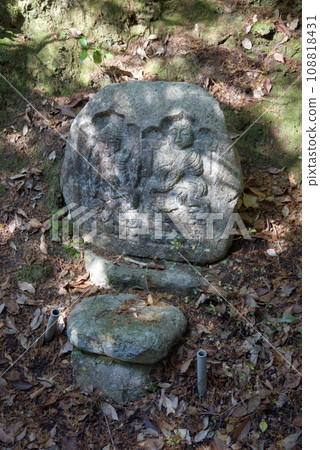 滋賀縣東近江市石塔寺、參道上的石佛 滋賀縣東近江市石塔寺、參道上的石佛 108818431