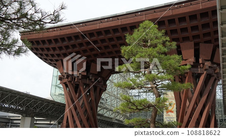 Pine trees and sky at Kanazawa Station 108818622