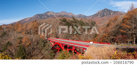 秋天的南八岳、黃葉的八岳和東澤大橋 秋天的南八岳、黃葉的八岳和東澤大橋 108818790