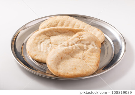 Whole grain mini naan 108819089