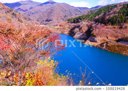 Shimbashigawa Dam in autumn 108819426