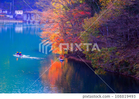 Lake Shima reflection and kayaking Lake Shima reflection and kayaking 108819493