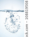 Round bubbles in water, clusters of bubbles, water material 108819508