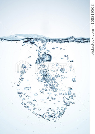 水中的圓形氣泡、氣泡簇、水材 108819508