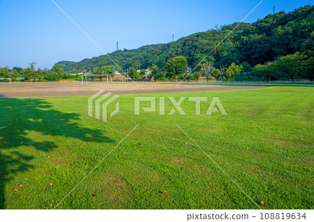 群馬縣安中市的西池運動公園,清晨,仲夏風光 群馬縣安中市的西池運動公園,清晨,仲夏風光 108819634