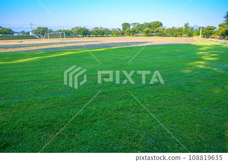 群馬縣安中市的西池運動公園,清晨,仲夏風光 群馬縣安中市的西池運動公園,清晨,仲夏風光 108819635