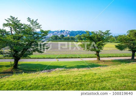Nishike Sports Park in the early morning, midsummer scenery, Annaka City, Gunma Prefecture Nishike Sports Park in the early morning, midsummer scenery, Annaka City, Gunma Prefecture 108819640
