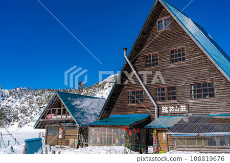 [Winter material] Kita Yokodake/Shimakare Sanso in winter [Nagano Prefecture] 108819676